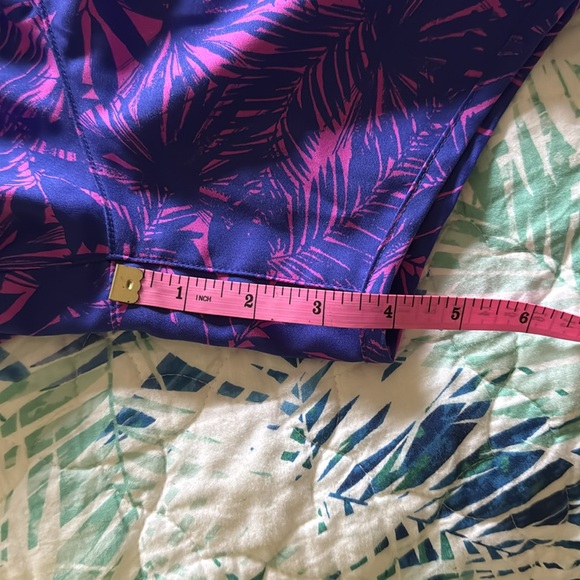 Columbia PFG Women’s Shorts - Size Medium - Purple Floral Shorts w/ Back Pocket - Picture 9 of 9